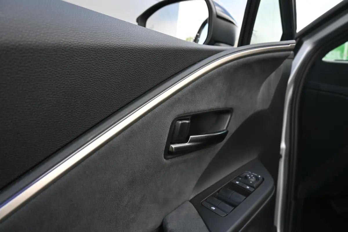 1.8 Hybrid 140 Dynamic | 10 jaar Garantie | Camera | Navi | JBL | Sportstoelen | Ambient Light