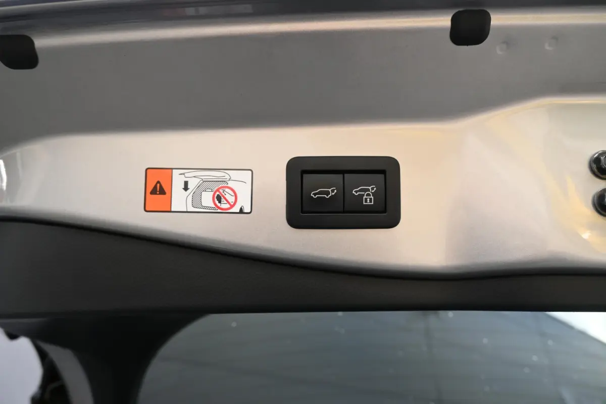 1.8 Hybrid 140 Dynamic | 10 jaar Garantie | Camera | Navi | JBL | Sportstoelen | Ambient Light