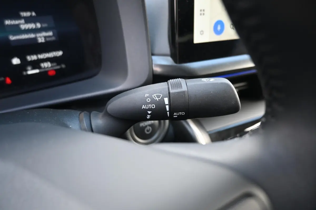 1.8 Hybrid 140 Dynamic | 10 jaar Garantie | Camera | Navi | JBL | Sportstoelen | Ambient Light
