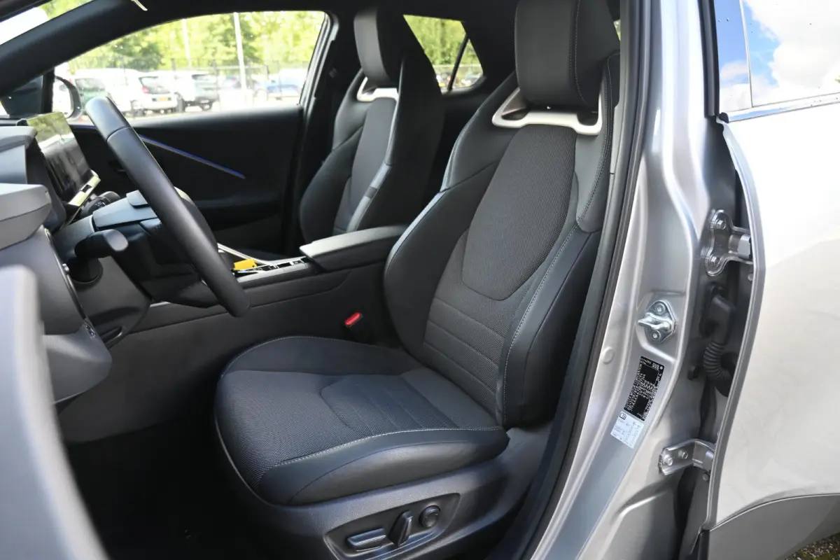 1.8 Hybrid 140 Dynamic | 10 jaar Garantie | Camera | Navi | JBL | Sportstoelen | Ambient Light