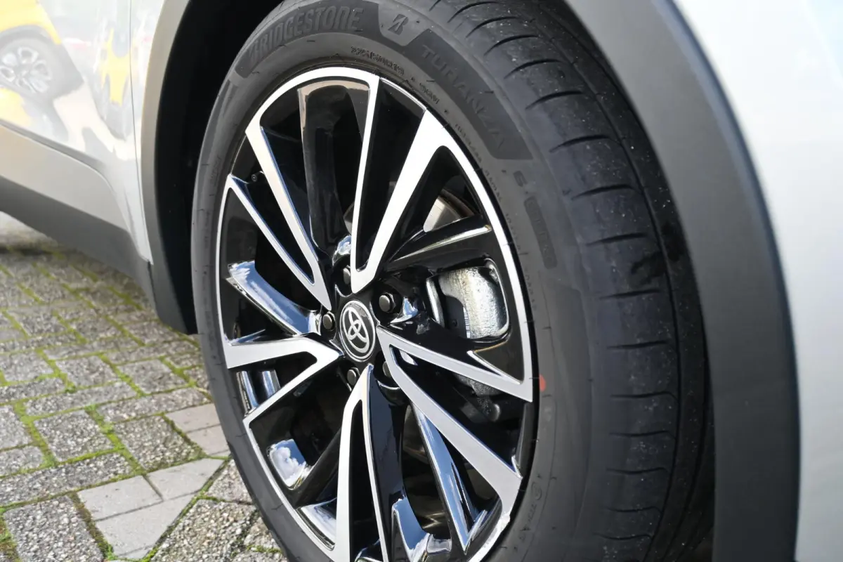 1.8 Hybrid 140 Dynamic | 10 jaar Garantie | Camera | Navi | JBL | Sportstoelen | Ambient Light