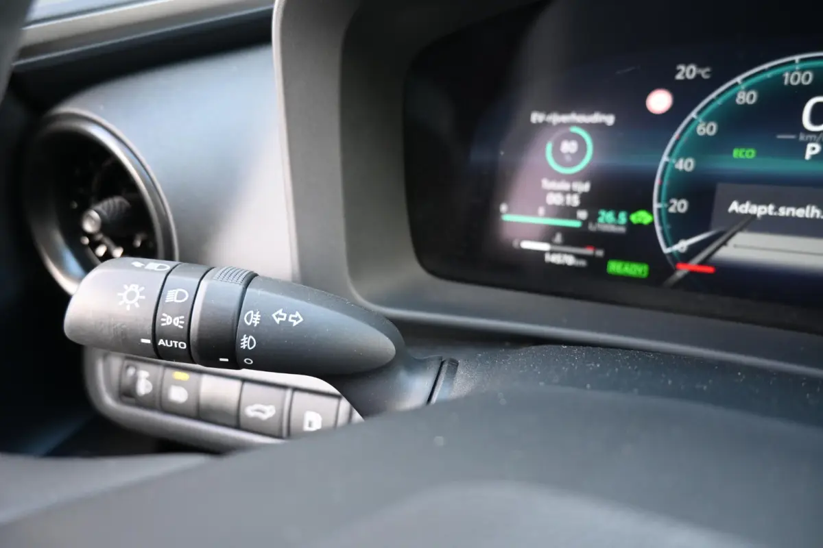 1.8 Hybrid 140 Dynamic | 10 jaar Garantie | Camera | Navi | JBL | Sportstoelen | Ambient Light