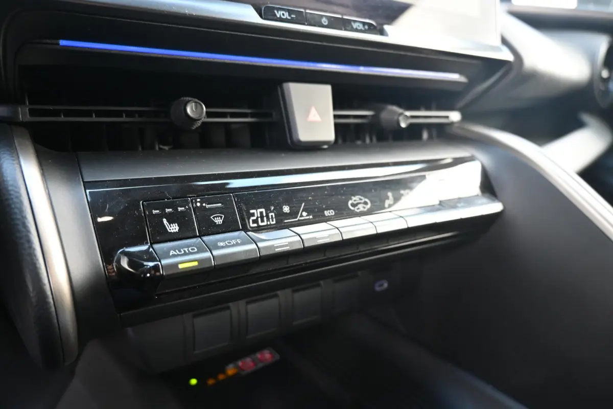 1.8 Hybrid 140 Dynamic | 10 jaar Garantie | Camera | Navi | JBL | Sportstoelen | Ambient Light