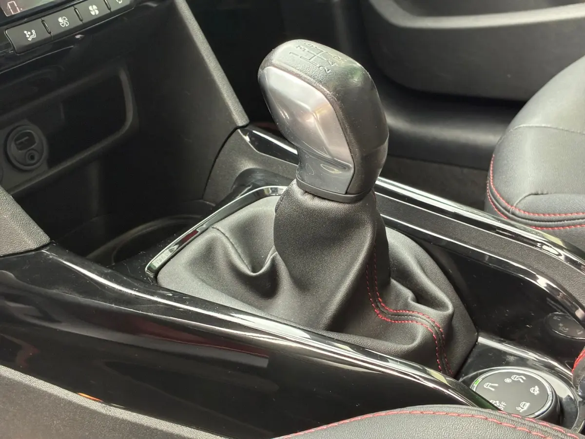 1.2 PureTech GT-line|D-riem v.v.|Panoramadak|Camera|Navigatie|CruiseControl|Trekhaak|Climatronic|PDC|