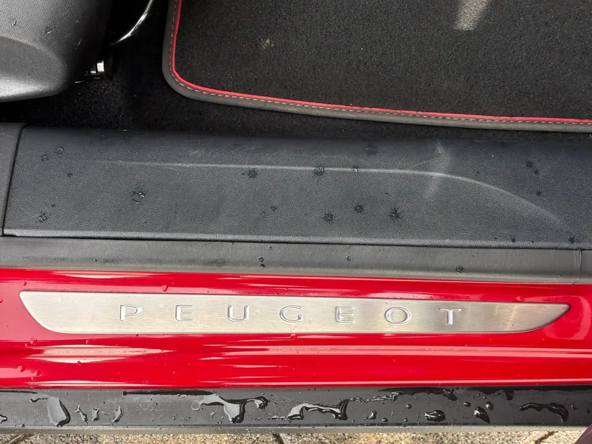 1.2 PureTech GT-line|D-riem v.v.|Panoramadak|Camera|Navigatie|CruiseControl|Trekhaak|Climatronic|PDC|