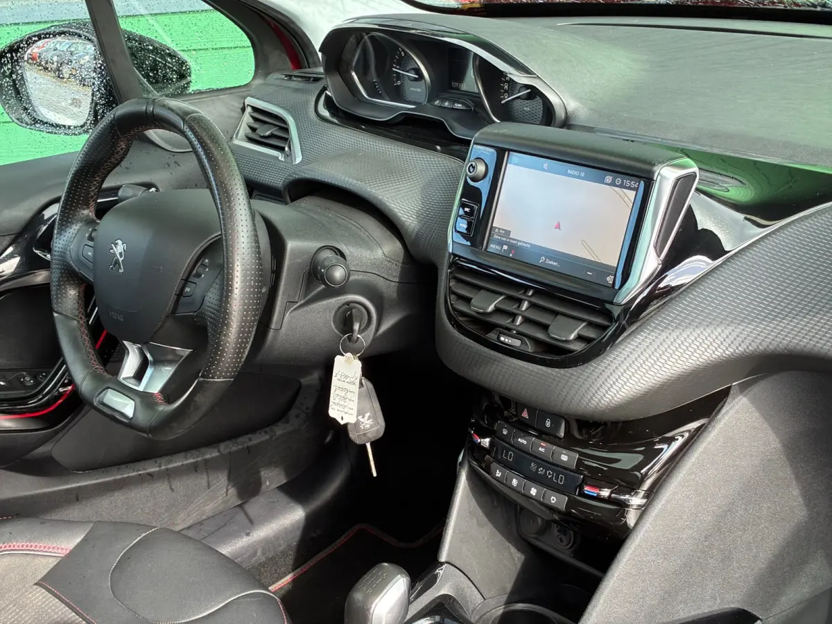 1.2 PureTech GT-line|D-riem v.v.|Panoramadak|Camera|Navigatie|CruiseControl|Trekhaak|Climatronic|PDC|