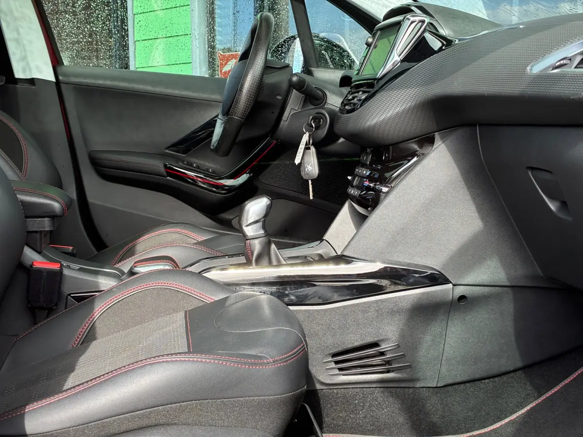 1.2 PureTech GT-line|D-riem v.v.|Panoramadak|Camera|Navigatie|CruiseControl|Trekhaak|Climatronic|PDC|