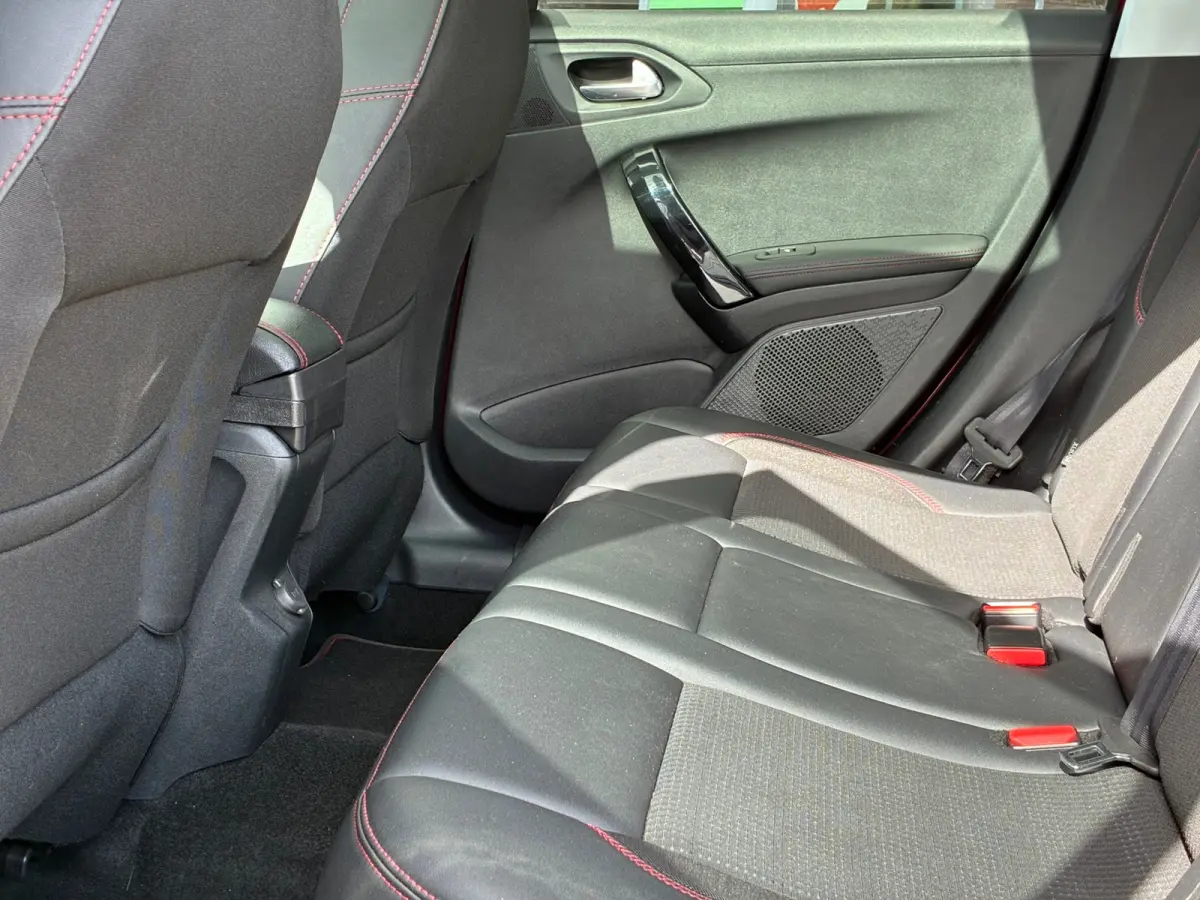 1.2 PureTech GT-line|D-riem v.v.|Panoramadak|Camera|Navigatie|CruiseControl|Trekhaak|Climatronic|PDC|
