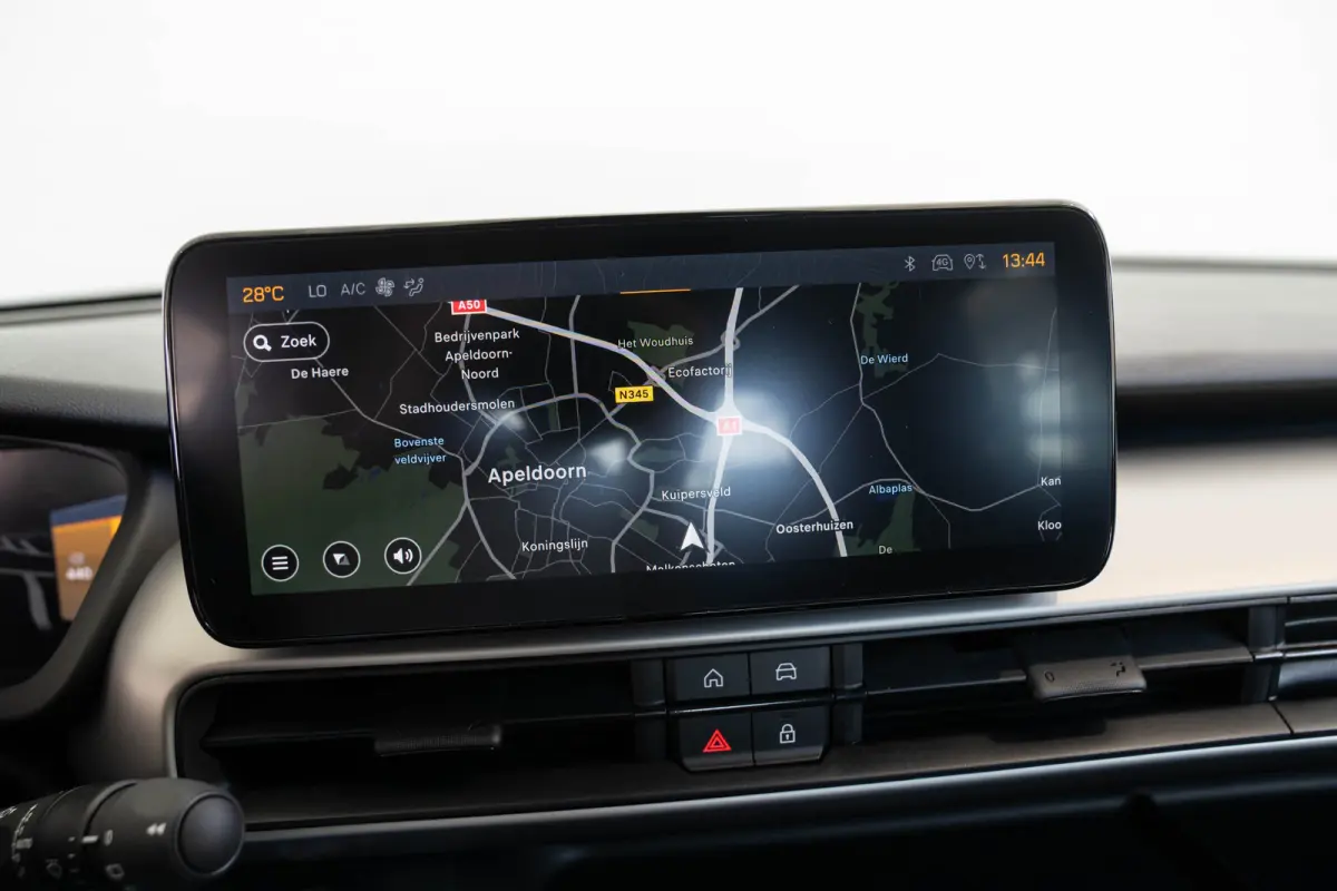 1.2 e-Hybrid Summit | Tot 8 Jaar Garantie | Navigatie | Stoelverwarming | Keyless | Camera | Climate Controle | Apple Carplay & Android Auto |
