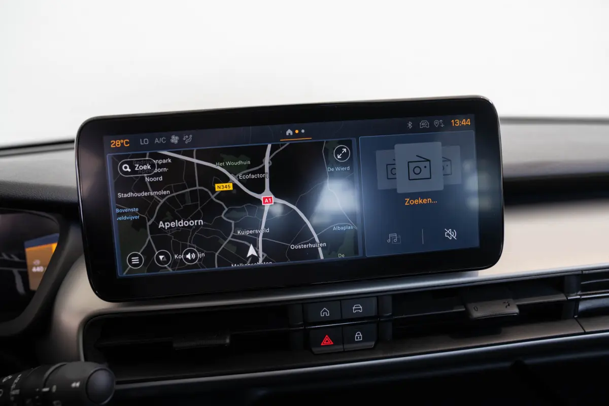 1.2 e-Hybrid Summit | Tot 8 Jaar Garantie | Navigatie | Stoelverwarming | Keyless | Camera | Climate Controle | Apple Carplay & Android Auto |