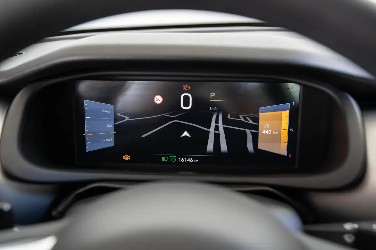 1.2 e-Hybrid Summit | Tot 8 Jaar Garantie | Navigatie | Stoelverwarming | Keyless | Camera | Climate Controle | Apple Carplay & Android Auto |