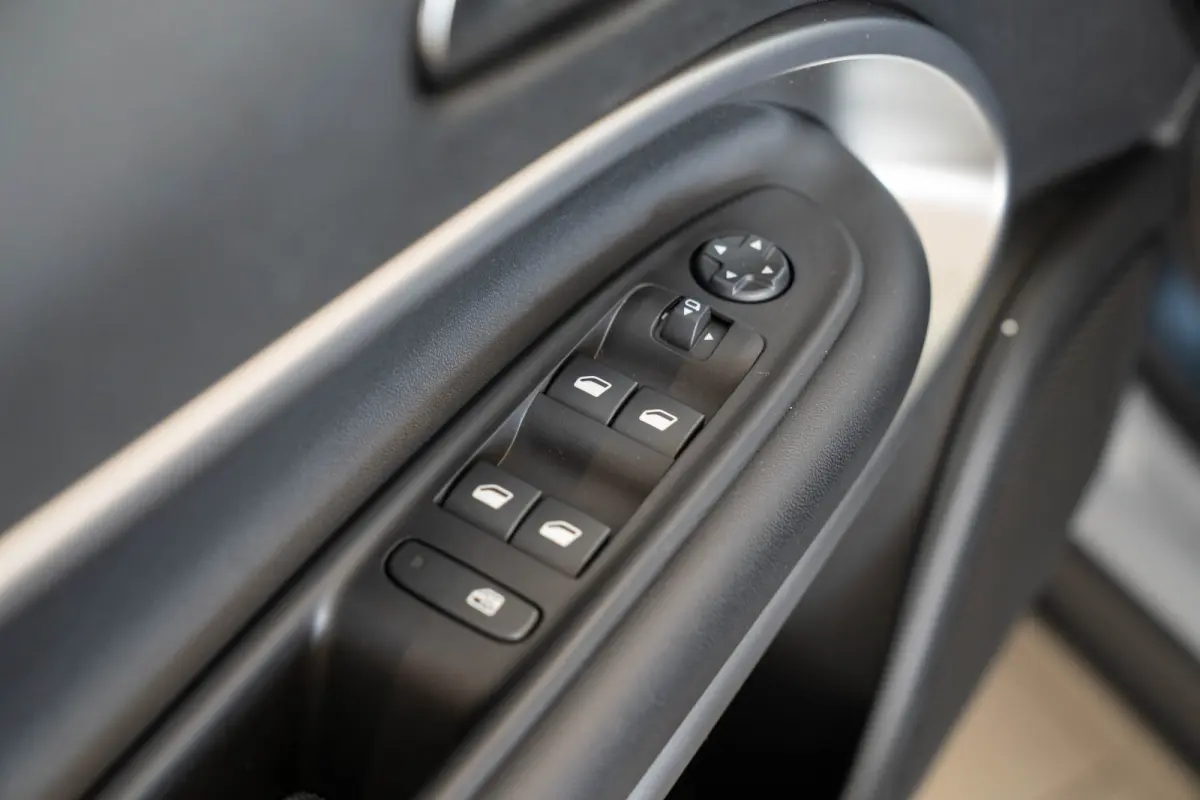 1.2 e-Hybrid Summit | Tot 8 Jaar Garantie | Navigatie | Stoelverwarming | Keyless | Camera | Climate Controle | Apple Carplay & Android Auto |
