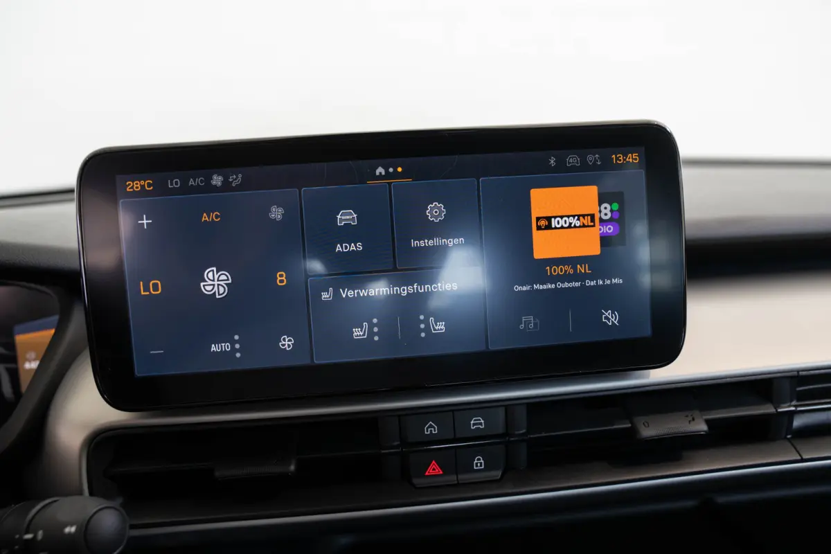 1.2 e-Hybrid Summit | Tot 8 Jaar Garantie | Navigatie | Stoelverwarming | Keyless | Camera | Climate Controle | Apple Carplay & Android Auto |