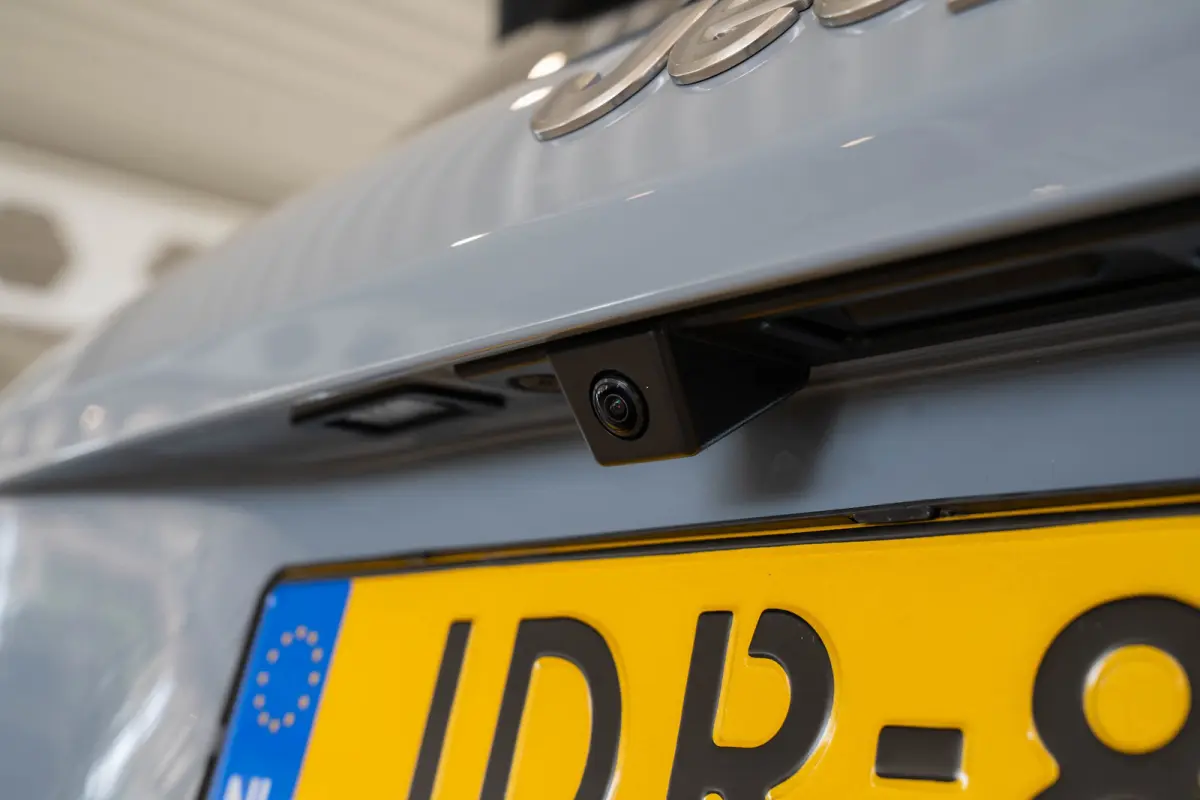 1.2 e-Hybrid Summit | Tot 8 Jaar Garantie | Navigatie | Stoelverwarming | Keyless | Camera | Climate Controle | Apple Carplay & Android Auto |