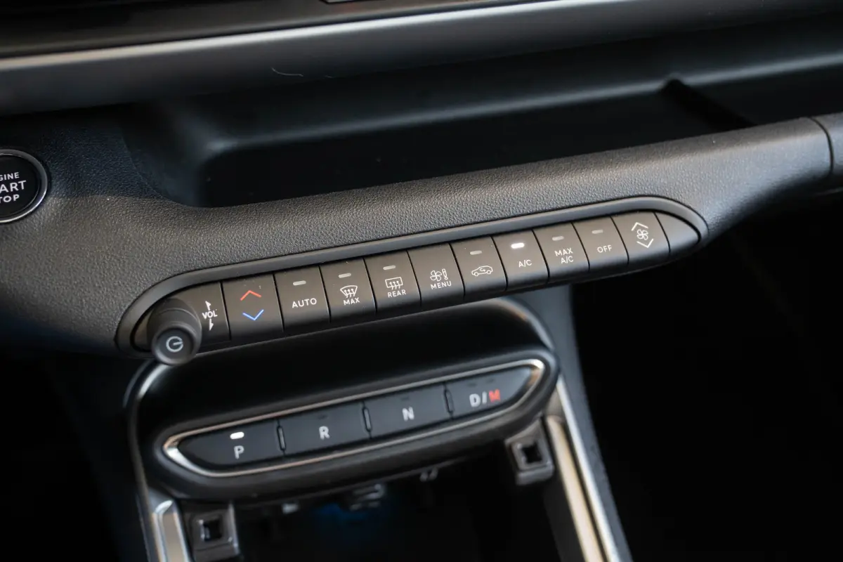 1.2 e-Hybrid Summit | Tot 8 Jaar Garantie | Navigatie | Stoelverwarming | Keyless | Camera | Climate Controle | Apple Carplay & Android Auto |
