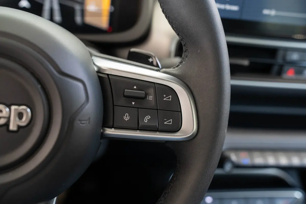 1.2 e-Hybrid Summit | Tot 8 Jaar Garantie | Navigatie | Stoelverwarming | Keyless | Camera | Climate Controle | Apple Carplay & Android Auto |