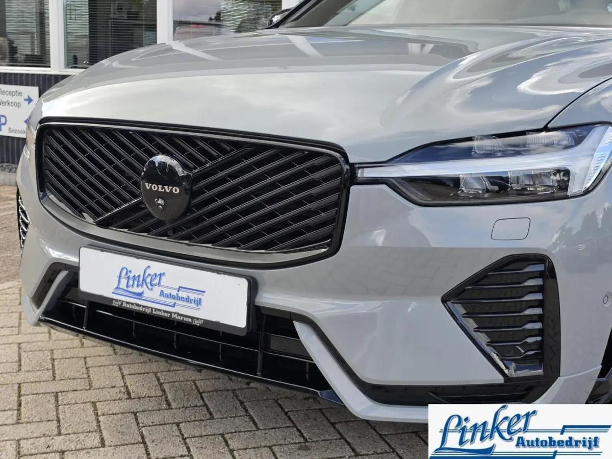 2.0 T6 Plug-in hybrid AWD Ultra Black Edition |TREKH|PANO|H/K