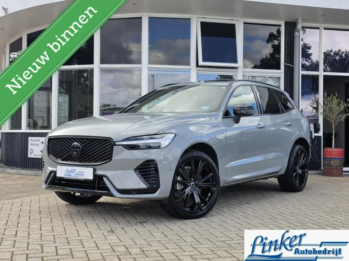 2.0 T6 Plug-in hybrid AWD Ultra Black Edition |TREKH|PANO|H/K