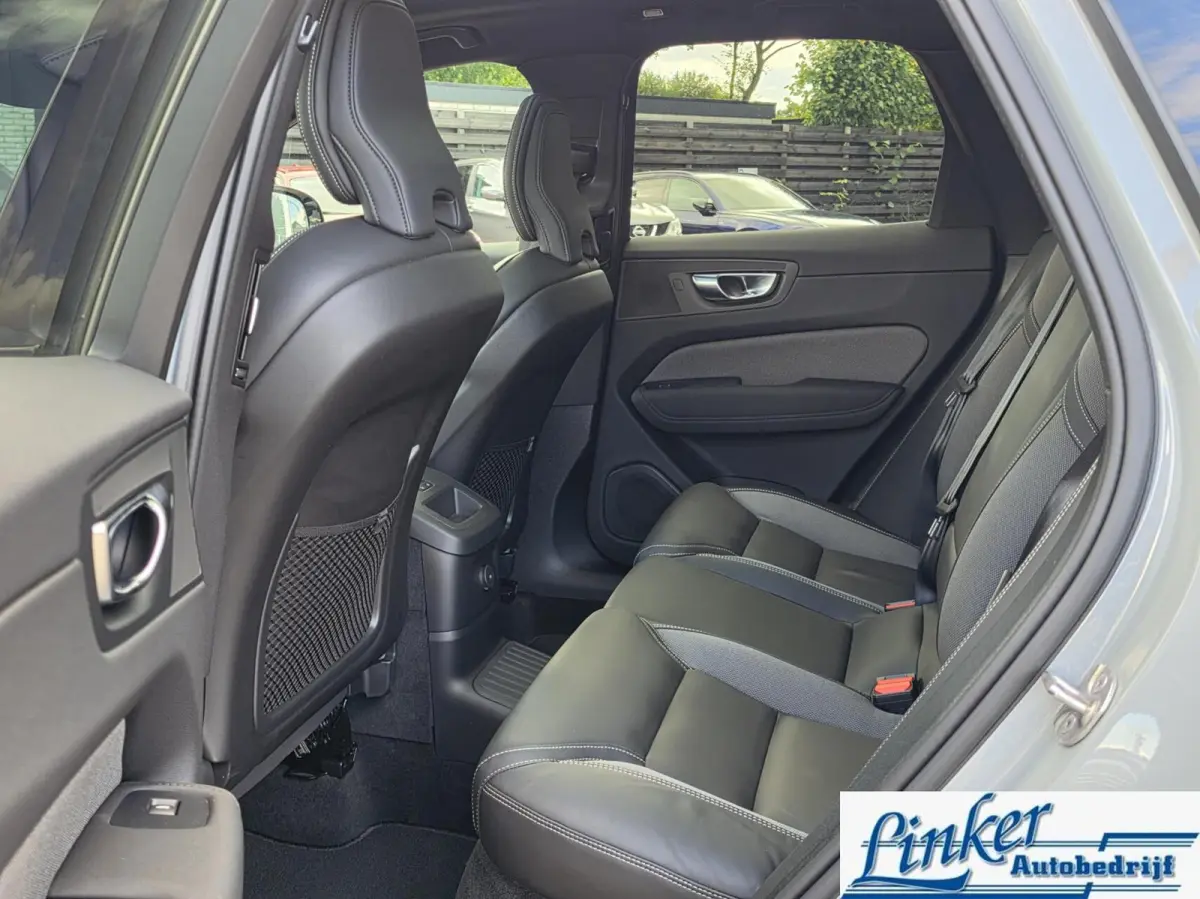 2.0 T6 Plug-in hybrid AWD Ultra Black Edition |TREKH|PANO|H/K