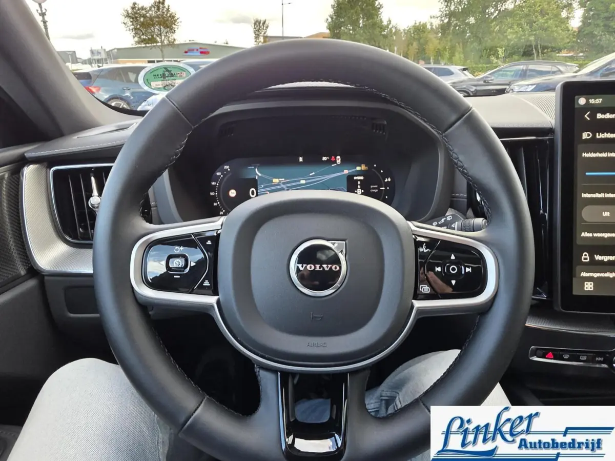 2.0 T6 Plug-in hybrid AWD Ultra Black Edition |TREKH|PANO|H/K