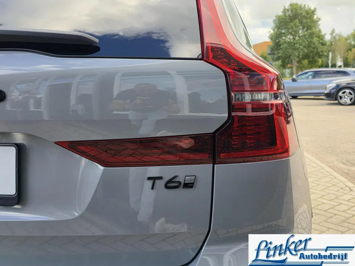 2.0 T6 Plug-in hybrid AWD Ultra Black Edition |TREKH|PANO|H/K