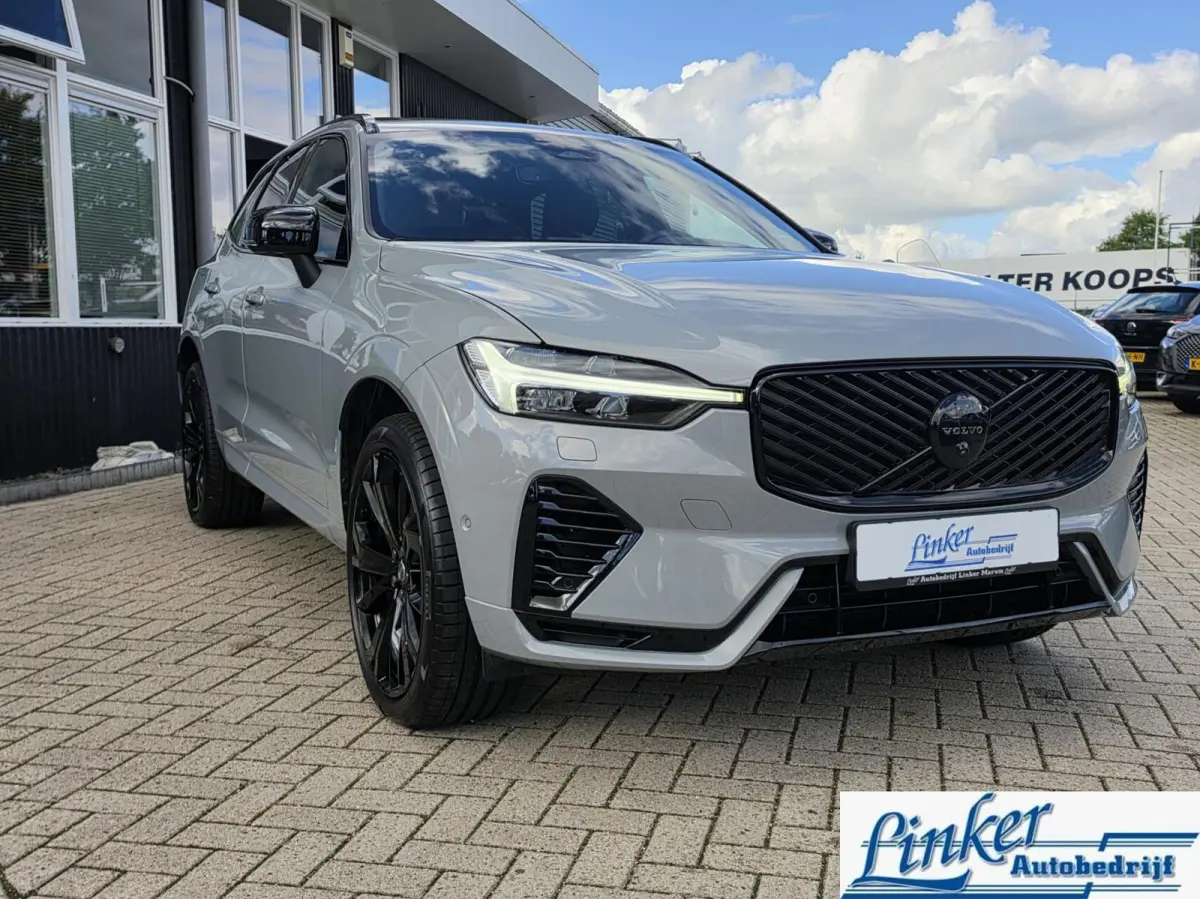 2.0 T6 Plug-in hybrid AWD Ultra Black Edition |TREKH|PANO|H/K
