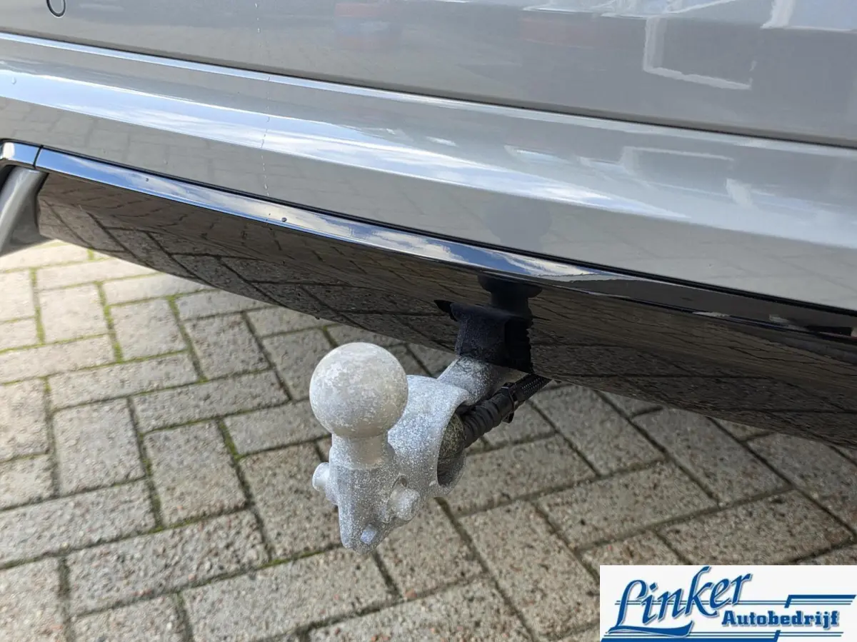 2.0 T6 Plug-in hybrid AWD Ultra Black Edition |TREKH|PANO|H/K