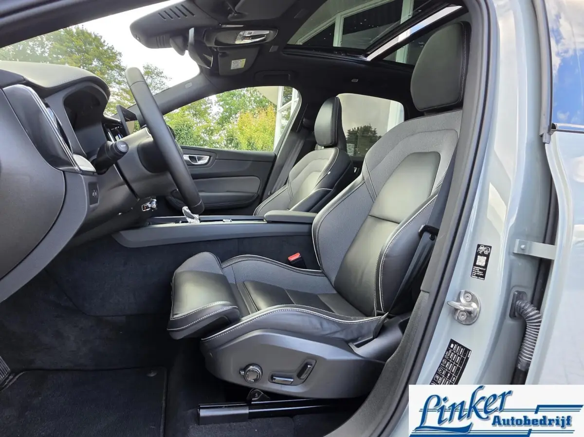 2.0 T6 Plug-in hybrid AWD Ultra Black Edition |TREKH|PANO|H/K