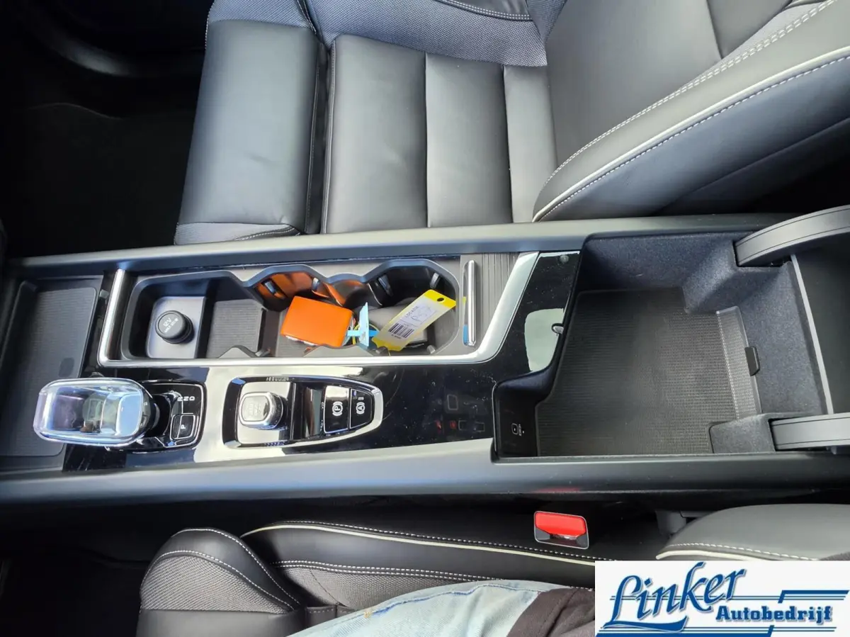 2.0 T6 Plug-in hybrid AWD Ultra Black Edition |TREKH|PANO|H/K