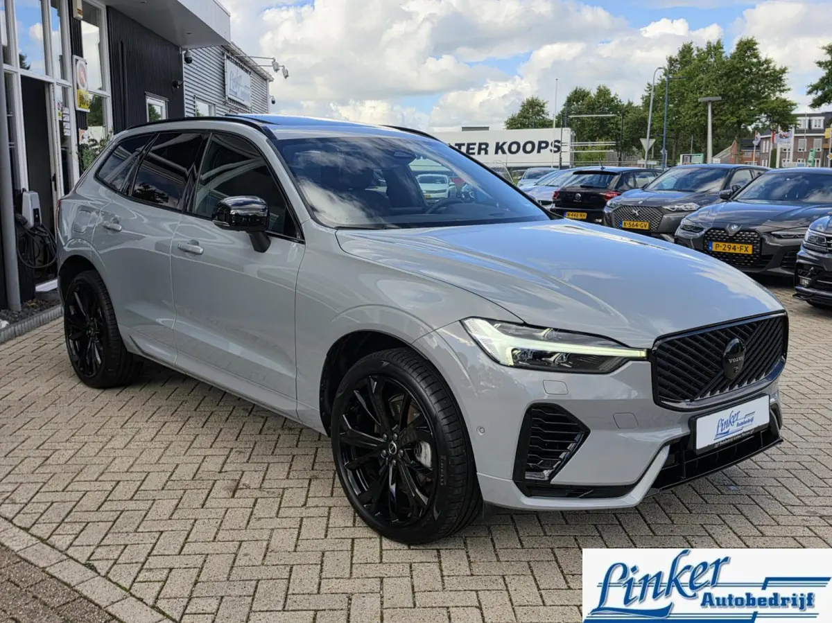 2.0 T6 Plug-in hybrid AWD Ultra Black Edition |TREKH|PANO|H/K