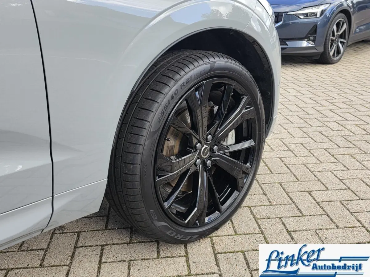 2.0 T6 Plug-in hybrid AWD Ultra Black Edition |TREKH|PANO|H/K