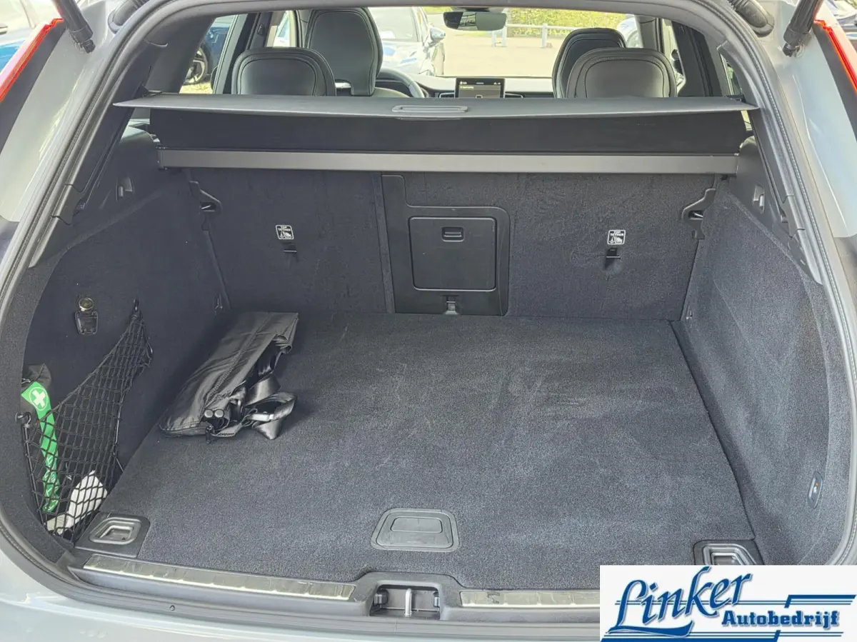 2.0 T6 Plug-in hybrid AWD Ultra Black Edition |TREKH|PANO|H/K