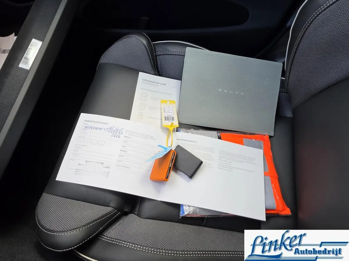 2.0 T6 Plug-in hybrid AWD Ultra Black Edition |TREKH|PANO|H/K