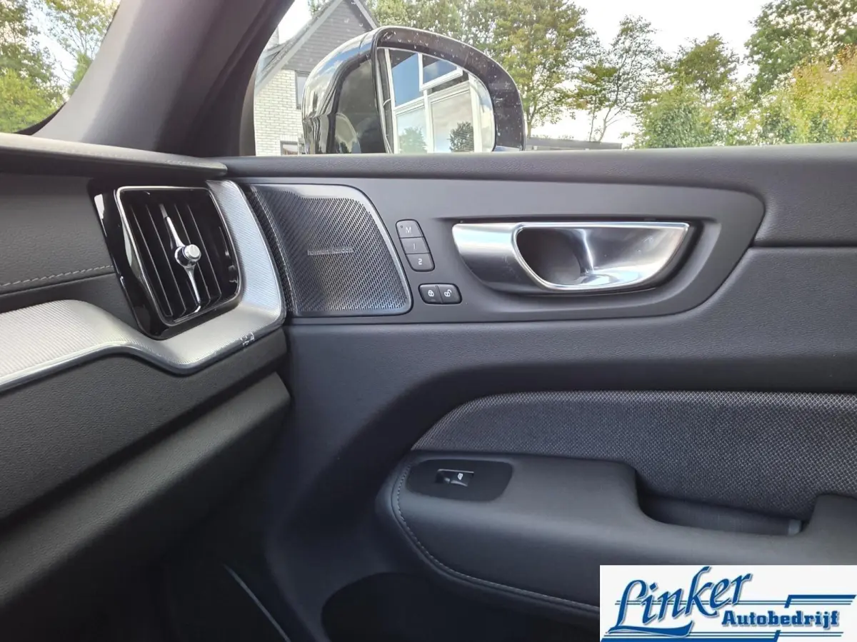 2.0 T6 Plug-in hybrid AWD Ultra Black Edition |TREKH|PANO|H/K