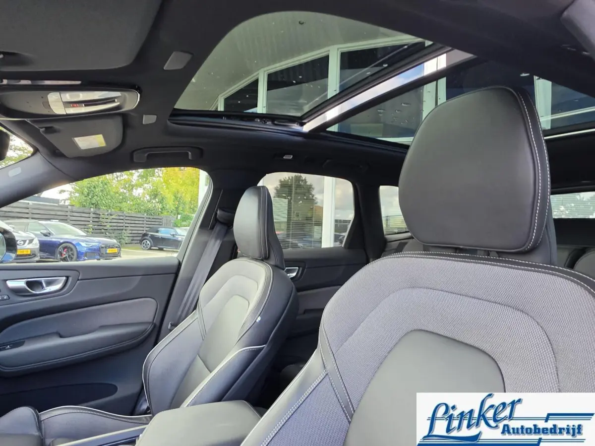2.0 T6 Plug-in hybrid AWD Ultra Black Edition |TREKH|PANO|H/K