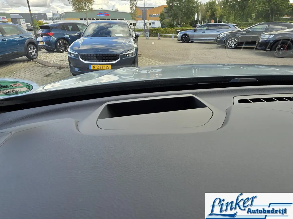 2.0 T6 Plug-in hybrid AWD Ultra Black Edition |TREKH|PANO|H/K