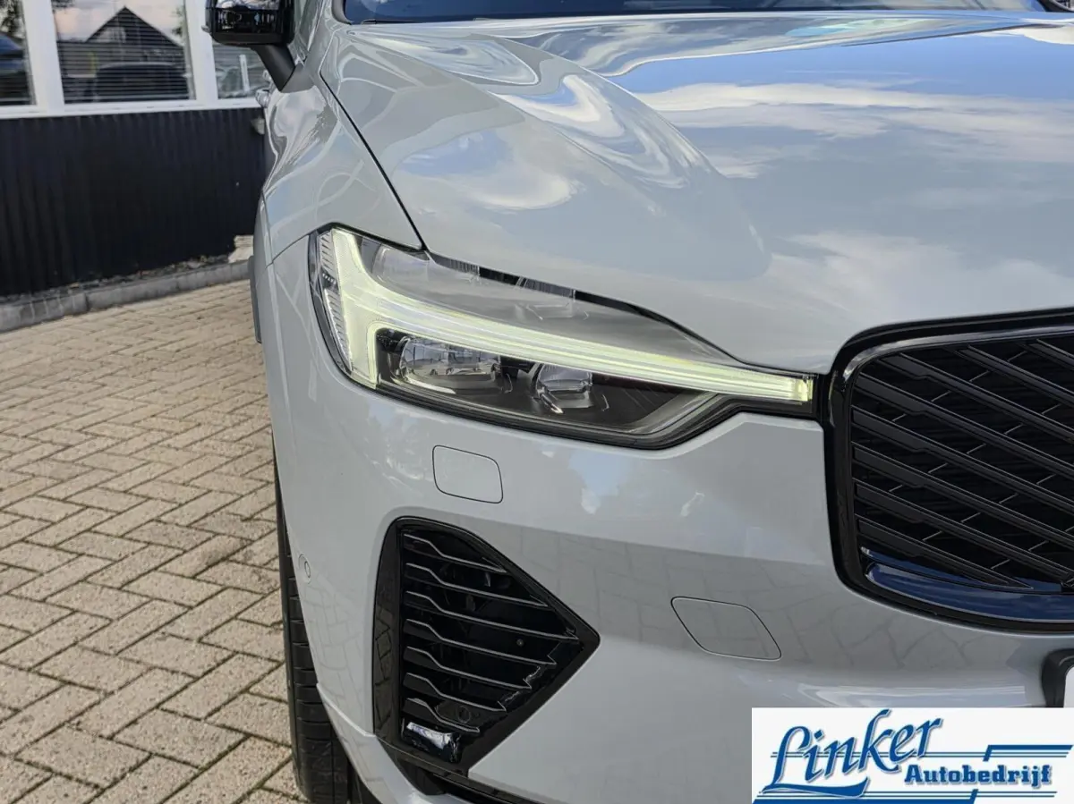 2.0 T6 Plug-in hybrid AWD Ultra Black Edition |TREKH|PANO|H/K