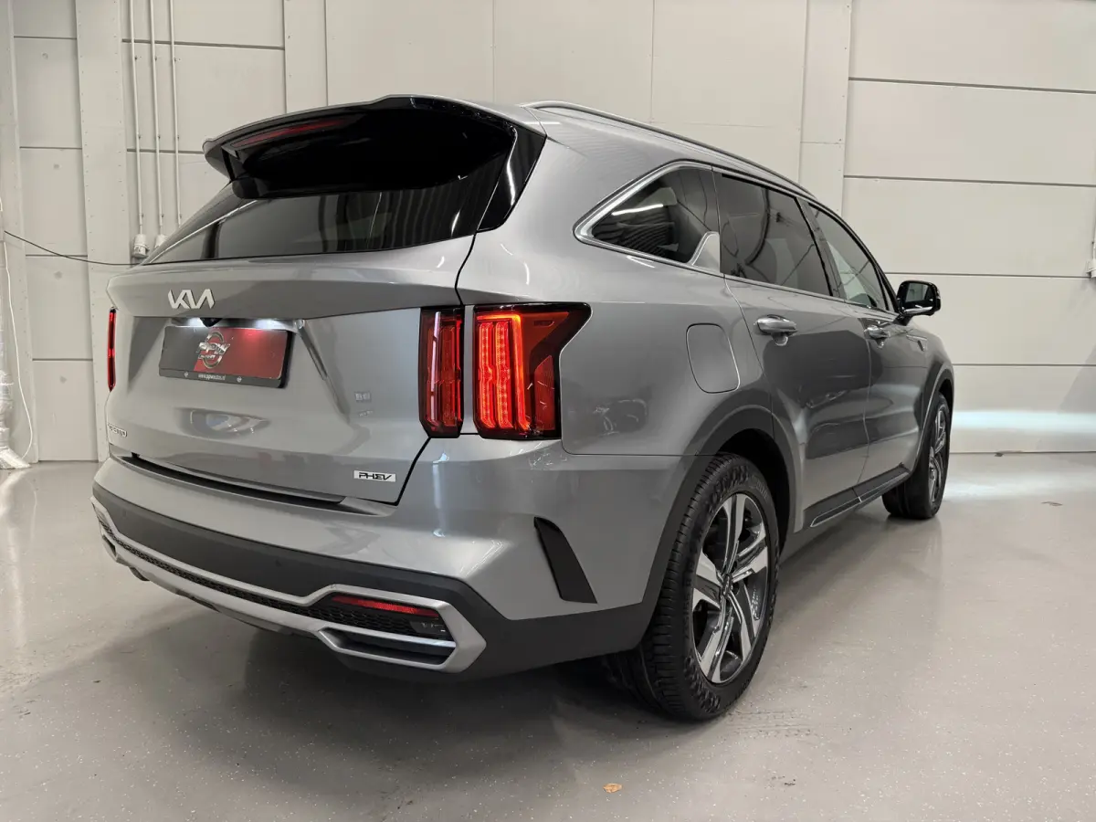 1.6 T-GDI Plug-in Hybrid 4WD ExecutiveLine 46DKM/PANO/VOL-LEER/360CAMERA/BOSE/LED/ACC/DRIVE MODE/VIRTUAL/SFEER/KEYLESS/NIVEAUREGELING/19"/PRIVACY/STAHLGRAU-METALLIC/NET OH BEURT GEHAD BIJ KI