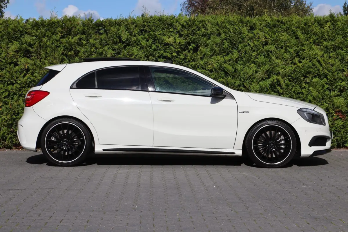 A 45 AMG 4MATIC 🚀 | PANO ☀️ | LEDER | XENON 💡 | NAVI 🧭 | KEYLESS 🔑 | PDC 🅿️ | 18" AMG 🛞