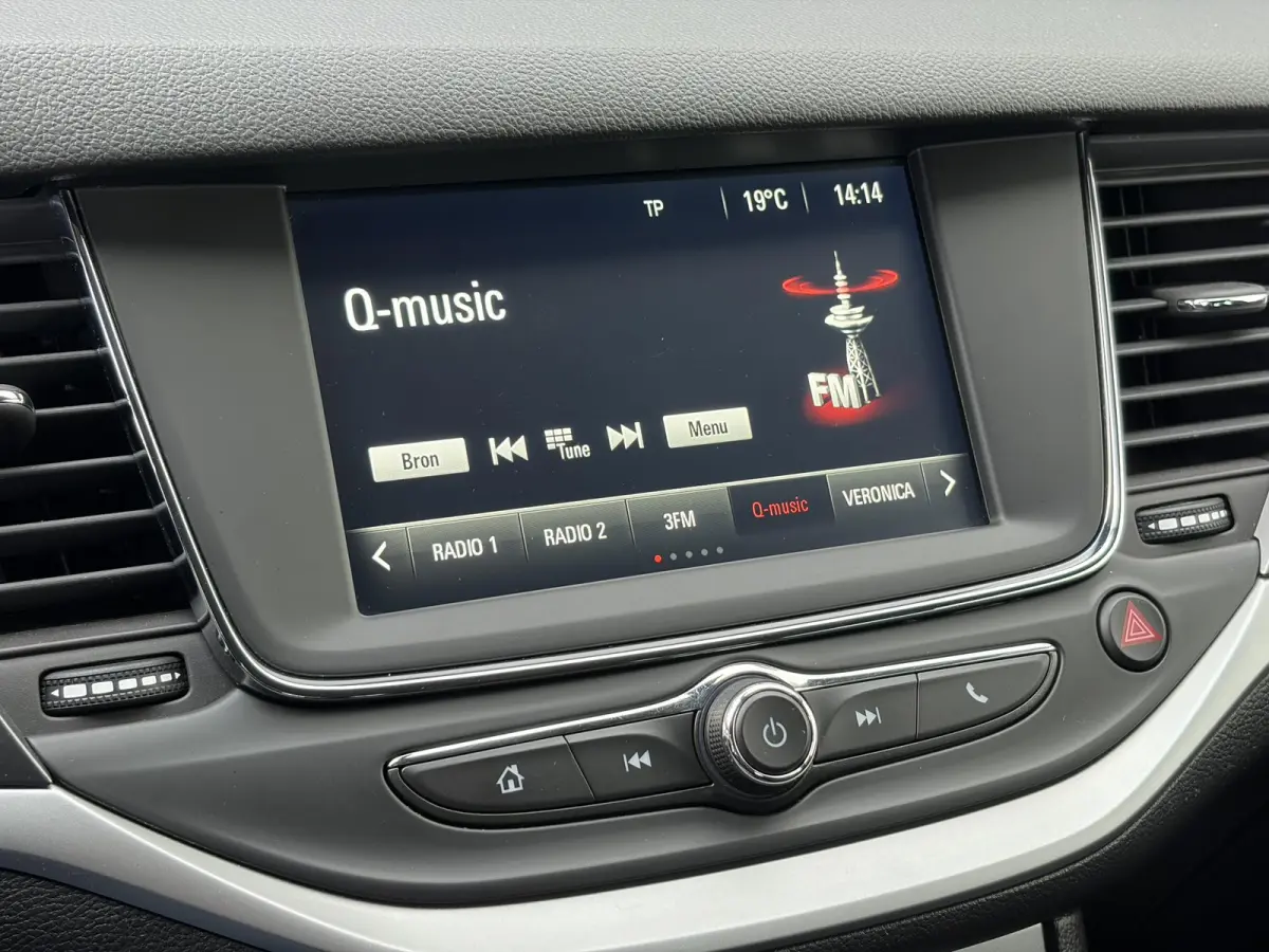 1.4 Turbo 120 Jaar Edition ✓150pk✓Carplay✓Navi✓Trekhaak✓Pdc V+A✓Clima✓Cruise✓6 Bak✓Lm velgen✓N.A.P✓Apk tot 02-2028