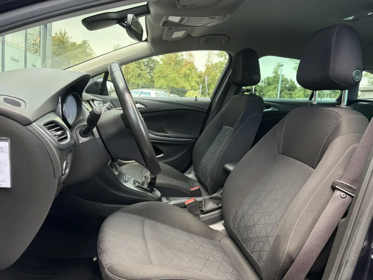 1.4 Turbo 120 Jaar Edition ✓150pk✓Carplay✓Navi✓Trekhaak✓Pdc V+A✓Clima✓Cruise✓6 Bak✓Lm velgen✓N.A.P✓Apk tot 02-2028