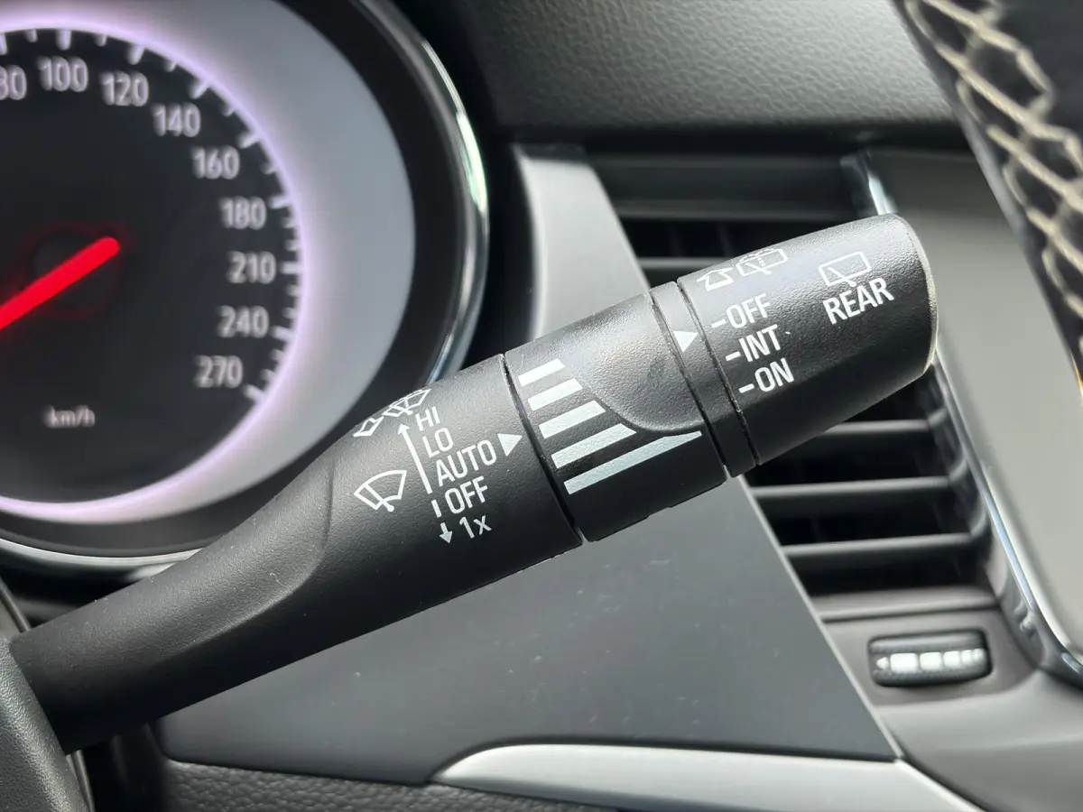 1.4 Turbo 120 Jaar Edition ✓150pk✓Carplay✓Navi✓Trekhaak✓Pdc V+A✓Clima✓Cruise✓6 Bak✓Lm velgen✓N.A.P✓Apk tot 02-2028