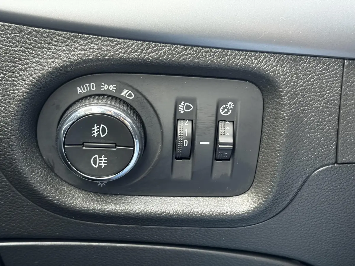 1.4 Turbo 120 Jaar Edition ✓150pk✓Carplay✓Navi✓Trekhaak✓Pdc V+A✓Clima✓Cruise✓6 Bak✓Lm velgen✓N.A.P✓Apk tot 02-2028