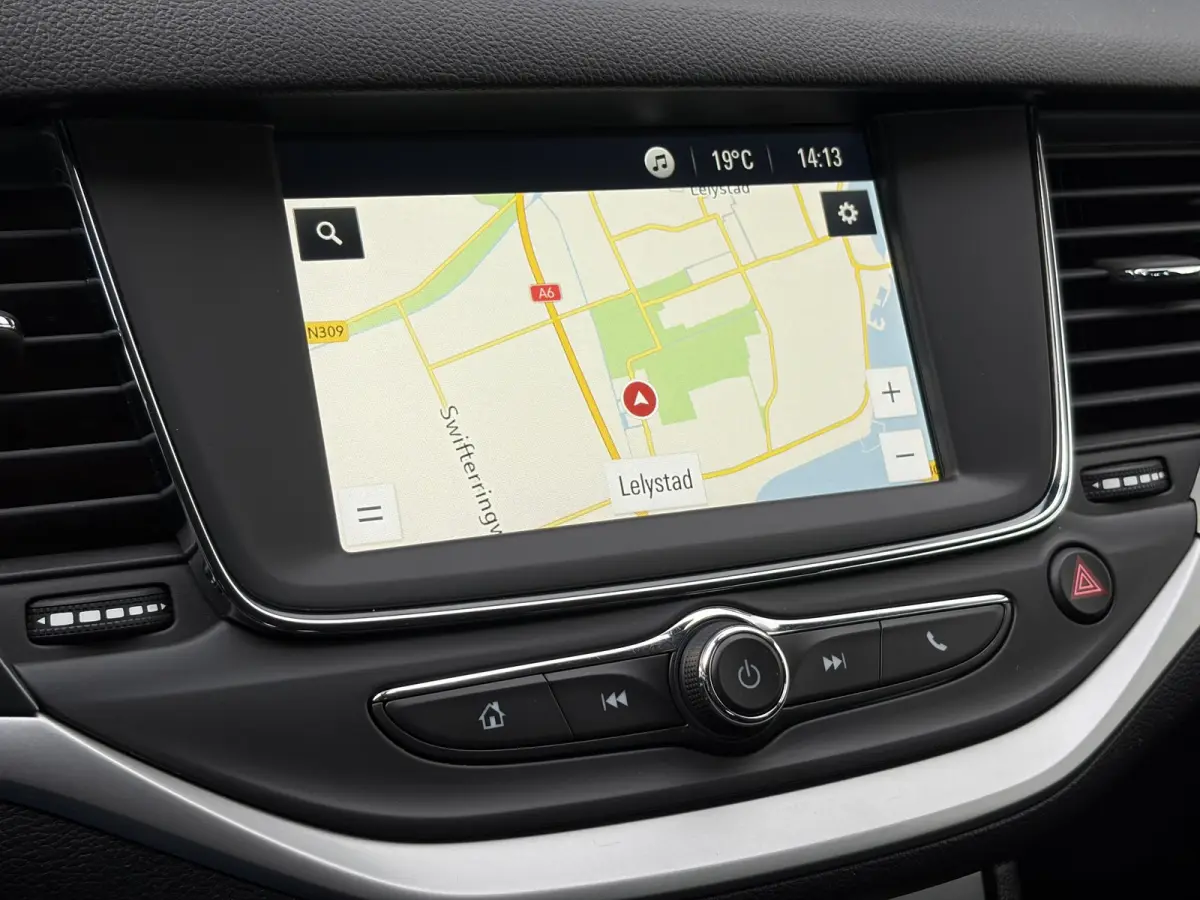 1.4 Turbo 120 Jaar Edition ✓150pk✓Carplay✓Navi✓Trekhaak✓Pdc V+A✓Clima✓Cruise✓6 Bak✓Lm velgen✓N.A.P✓Apk tot 02-2028