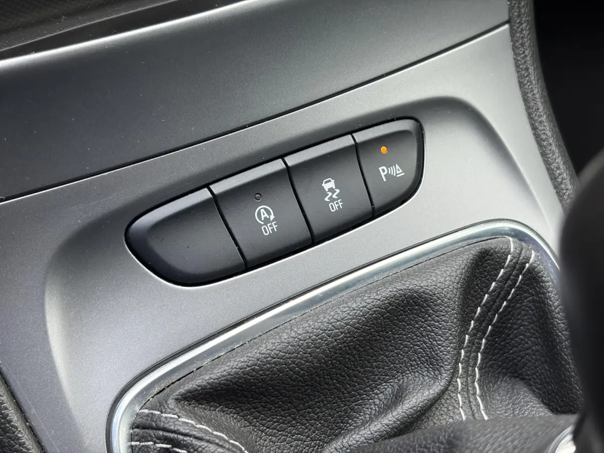 1.4 Turbo 120 Jaar Edition ✓150pk✓Carplay✓Navi✓Trekhaak✓Pdc V+A✓Clima✓Cruise✓6 Bak✓Lm velgen✓N.A.P✓Apk tot 02-2028