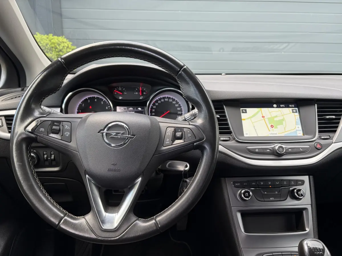1.4 Turbo 120 Jaar Edition ✓150pk✓Carplay✓Navi✓Trekhaak✓Pdc V+A✓Clima✓Cruise✓6 Bak✓Lm velgen✓N.A.P✓Apk tot 02-2028