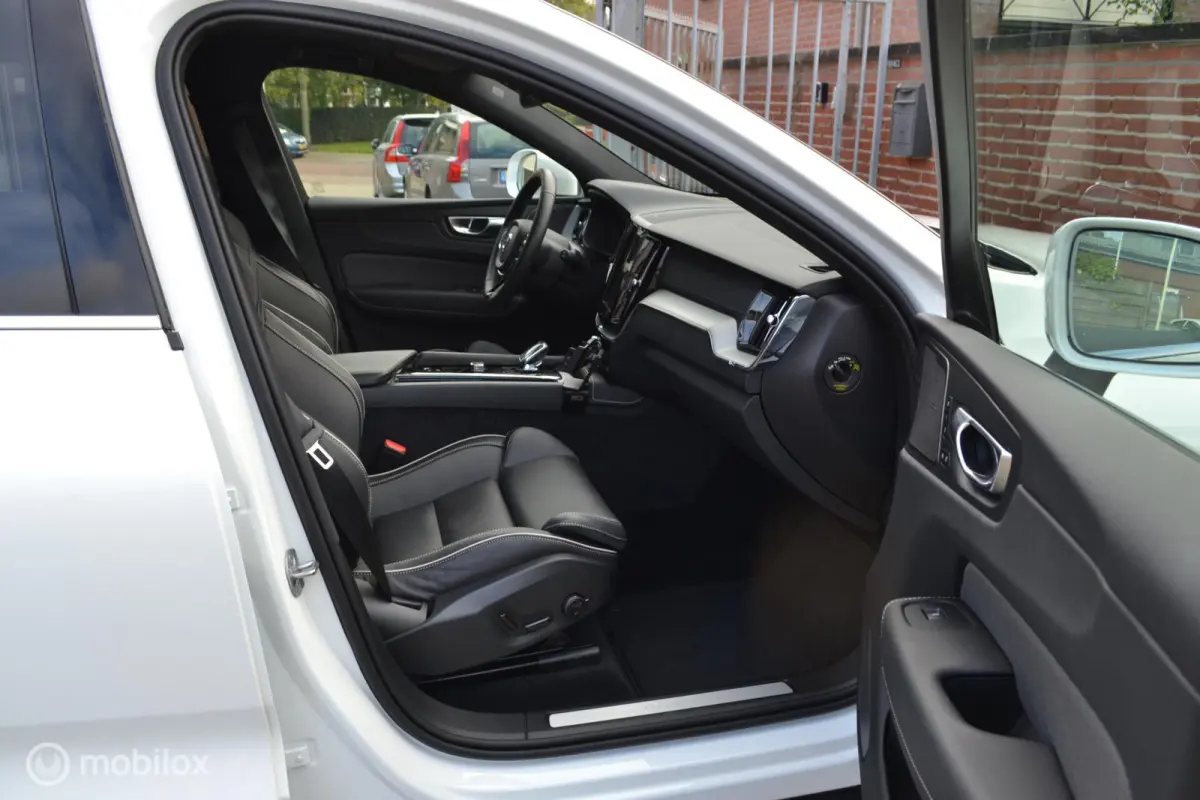 2.0 T6 Plug-in hybrid AWD Ultimate Bright | Head-up | Stoel + Stuurverwarming | Trekhaak | 360 gr camera | HK Audio |