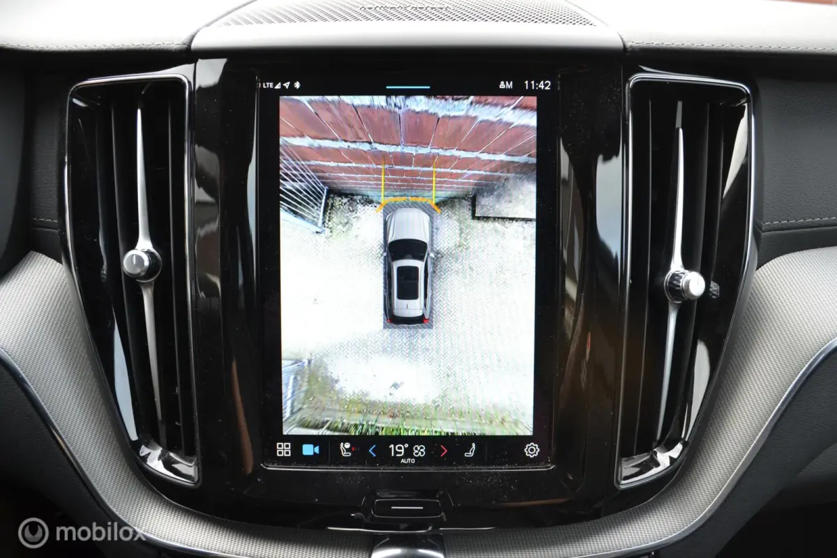 2.0 T6 Plug-in hybrid AWD Ultimate Bright | Head-up | Stoel + Stuurverwarming | Trekhaak | 360 gr camera | HK Audio |