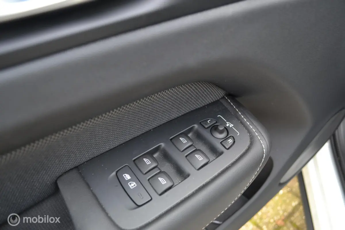 2.0 T6 Plug-in hybrid AWD Ultimate Bright | Head-up | Stoel + Stuurverwarming | Trekhaak | 360 gr camera | HK Audio |