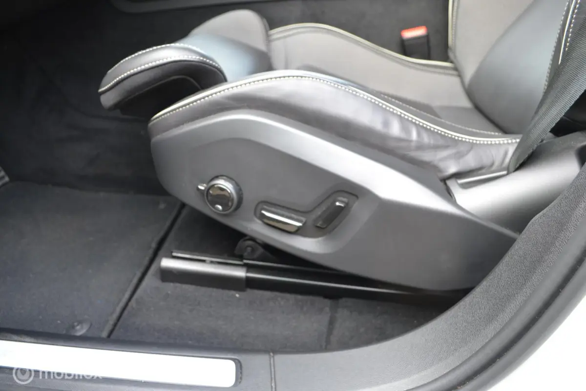 2.0 T6 Plug-in hybrid AWD Ultimate Bright | Head-up | Stoel + Stuurverwarming | Trekhaak | 360 gr camera | HK Audio |